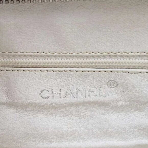 CHANEL Quilted Matelasse CC Logo Caviar Skin Chain Shoulder Bag - Picture 15 of 16